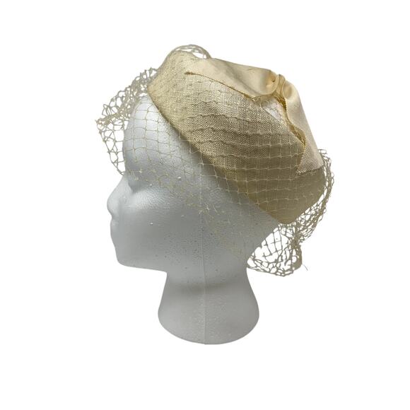 Vintage Ivory Fabric Hat Veil Bow Detail Womens Mid Century Cocktail - Picture 3 of 7